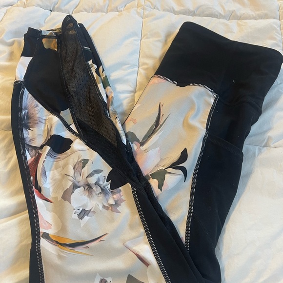 Athleta Cropped Leggings Women’s Medium - Picture 7 of 8